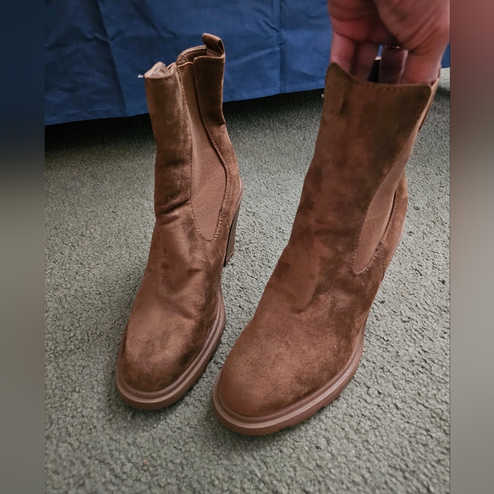 Nine West Ream brown Suede Chelsea ankle boot